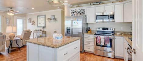 Fridge, microwave, stovetop, dishwasher