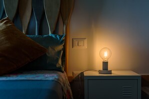 1 chambre, coffre-fort, bureau, fer et planche à repasser