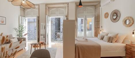 Iron/ironing board, free WiFi, bed sheets