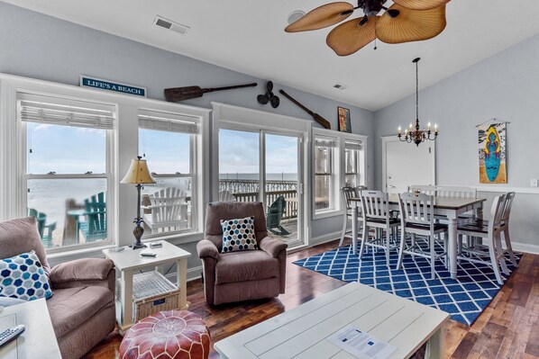 Smart TV, DVD player, stereo - Oceanfront Gem N Topsail Beach (North Topsail Beach)