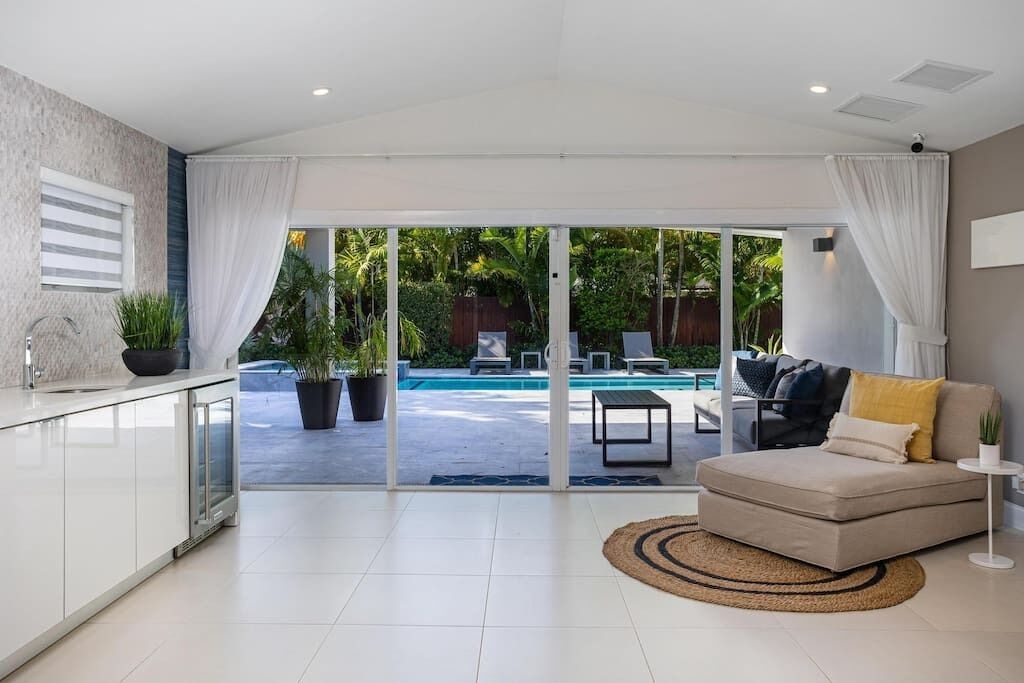 Fernseher, Stereoanlage, Arbeitsbereiche