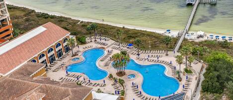 Een binnenzwembad, een verwarmd zwembad