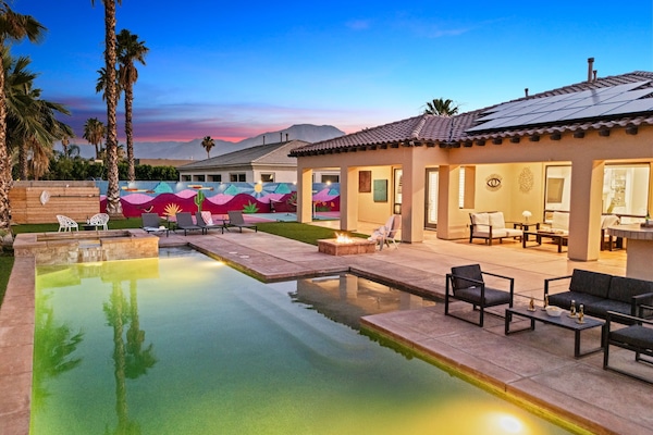 Outdoor pool, pool umbrellas, sun loungers