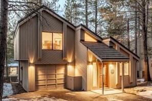 Exterior - Carefree Cabin · Family/Pets/AC/Hot tub/Fireplace/SHARC/Village (Sunriver)