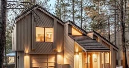 Carefree Cabin · Family/Pets/AC/Hot tub/Fireplace/SHARC/Village