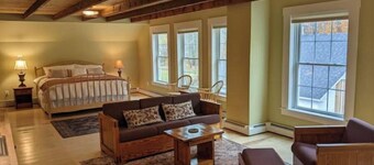 Entire house: 5 bedrooms, 5.5 bathroms