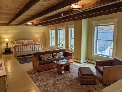 Entire house: 5 bedrooms, 5.5 bathroms
