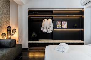 Family Suite with Balcony - She Mykonos - The Residency (Mykonos)