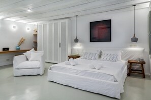 Apartment with Sea View | Ropa de cama de alta calidad y camas con efecto memoria 