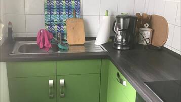 Fridge, oven, coffee/tea maker