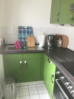Fridge, oven, coffee/tea maker