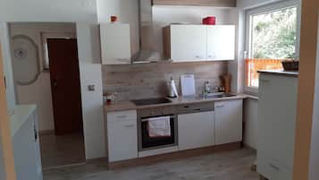 Kühlschrank, Mikrowelle, Ofen, Geschirrspüler