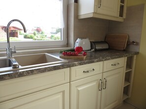 Køleskab, ovn, kogeplade, opvaskemaskine