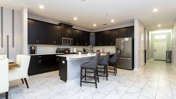 KylskÄp, mikrovÄgsugn, ugn och spishÀll