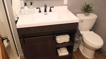 Hårføner, håndklær, såpe og sjampo