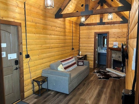Smart TV, fireplace. Cozy Loft Cabin