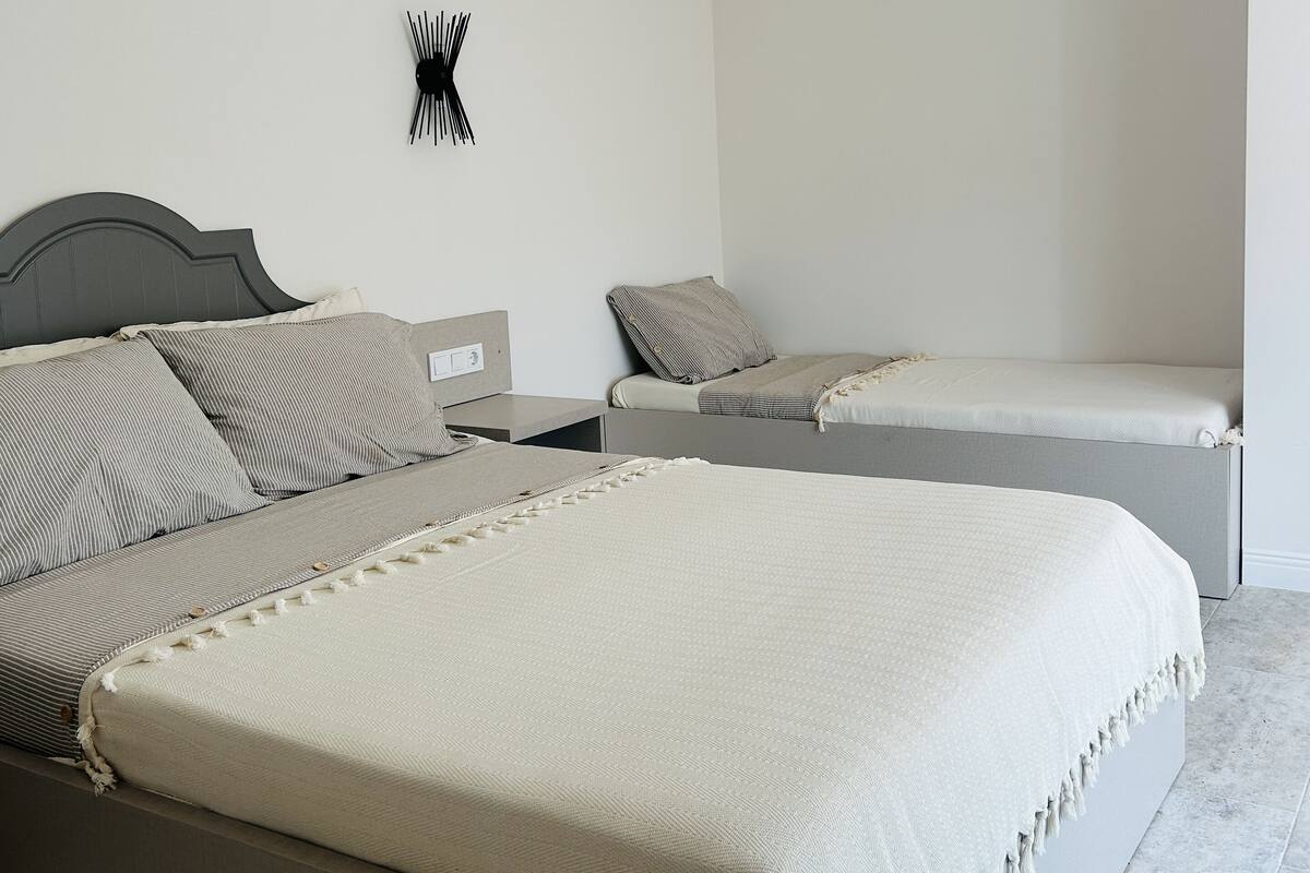Egyptian cotton sheets, premium bedding, free minibar items, desk