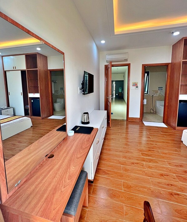 Premier Double Room | Individually decorated, individually furnished, desk, laptop workspace - HANZ Bao Long Riverside Hotel (Ho Chi Minh City)