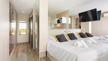 1 bedroom, bed sheets