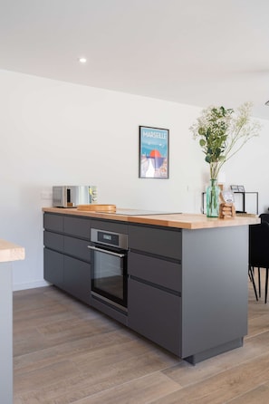 Fridge, microwave, stovetop, coffee/tea maker - La Maison du Parc is a beautiful property in downtown Marseille (Marseille)