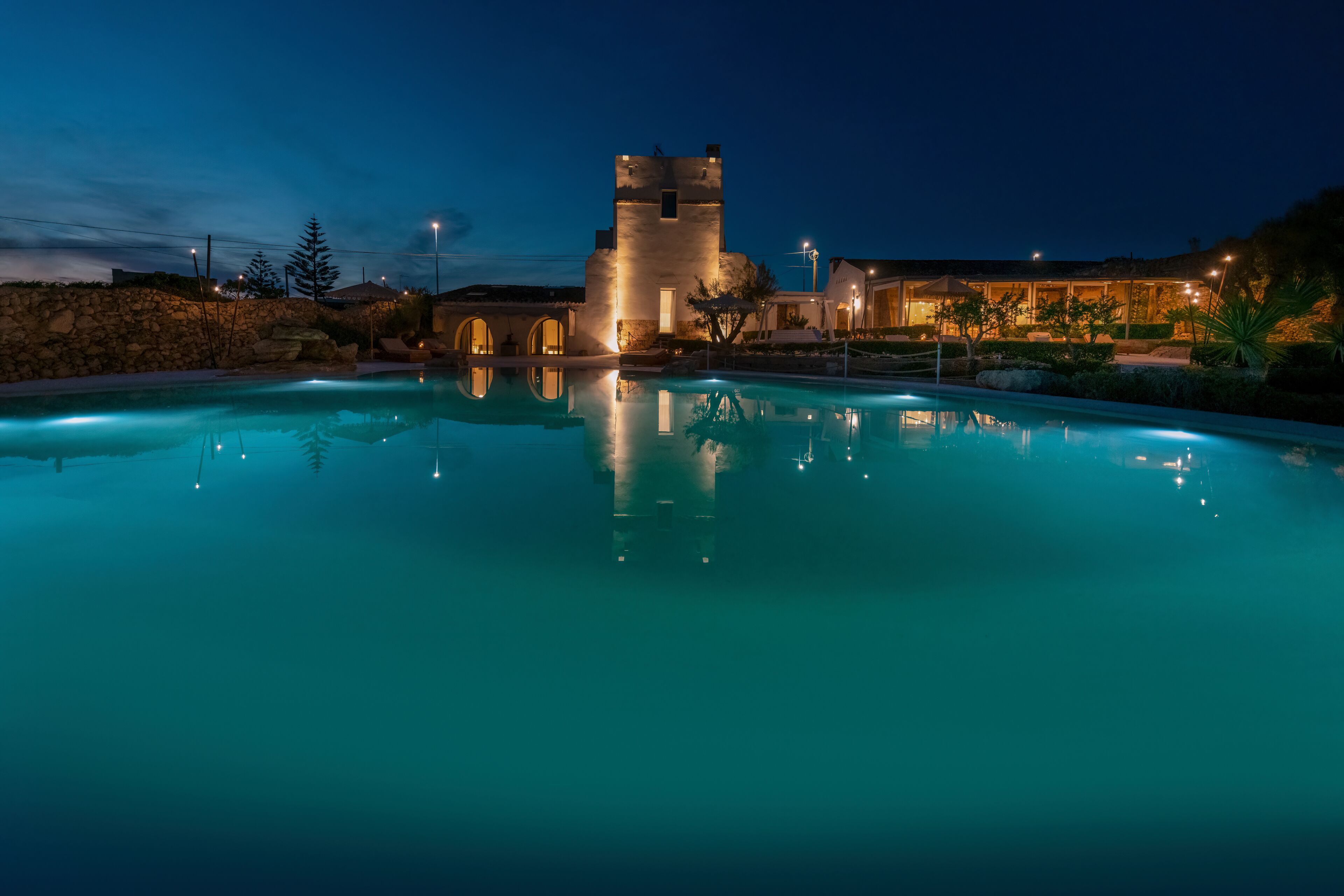 住宿正面 - 傍晚/夜晚