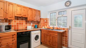 Cookware/dishes/utensils