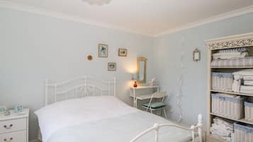 2 bedrooms, individually decorated, individually furnished, free WiFi