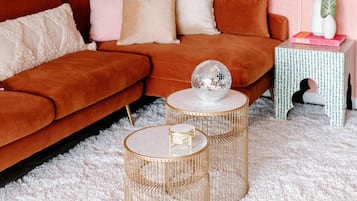 Smart-TV, Bücher, Musikbibliothek, Drucker