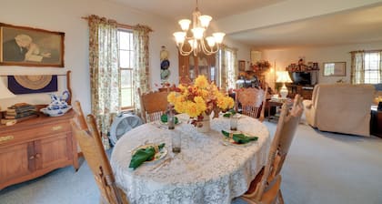 Peaceful Hazel Cottage w/ Deck & Yard!