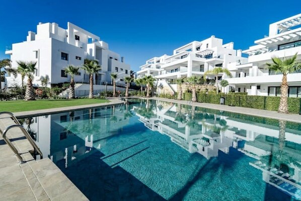 Pool - Modern cozy two bedroom apartment (C. Quintana)