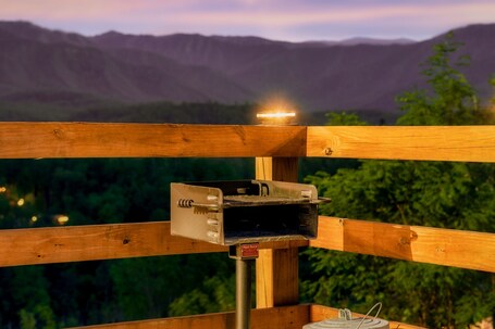 "Susie's Nest" A Mountain Cabin - Image 44