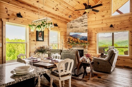 "Susie's Nest" A Mountain Cabin - Image 15