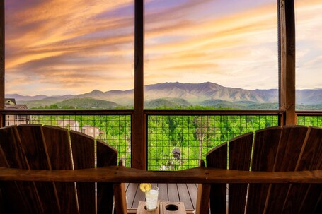 "Susie's Nest" A Mountain Cabin - Image 19