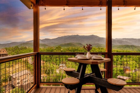 "Susie's Nest" A Mountain Cabin - Image 20