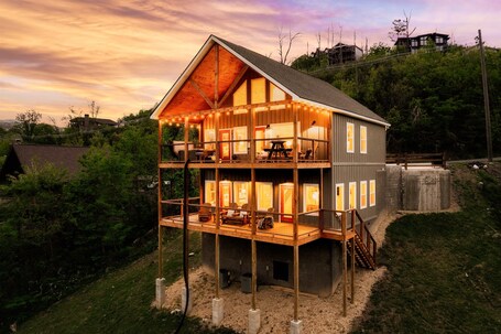 "Susie's Nest" A Mountain Cabin - Image 3