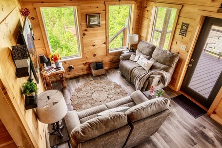 "Susie's Nest" A Mountain Cabin - Image 17