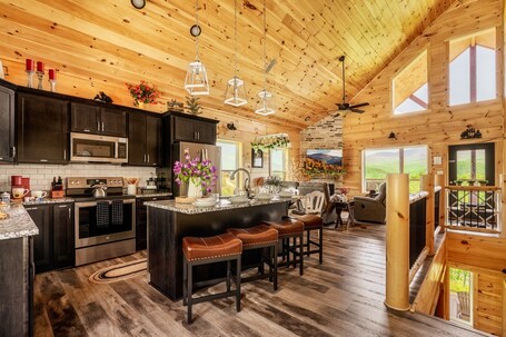 "Susie's Nest" A Mountain Cabin - Image 23