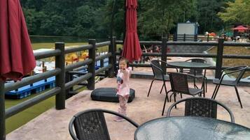 Khu ẩm thực ngoài trời