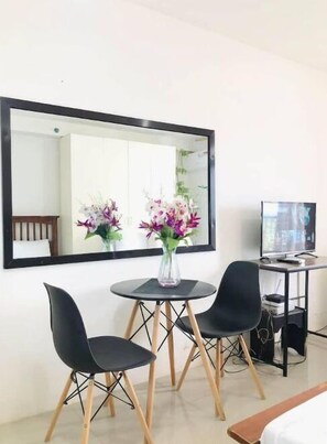 1 bedroom, free WiFi, bed sheets - Mandani Wing View! (Lapu-Lapu)