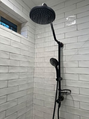 Hair dryer, towels - Staycation TV Featured "Cozy Cottage" in Downtown Norcross with Chef's Kitchen (Norcross)