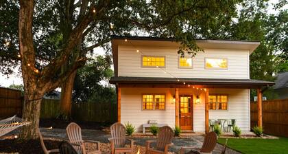 Beautiful "Cozy Cottage" in Downtown Norcross with Chef's Kitchen
