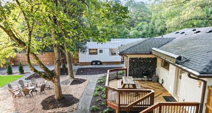 As Featured on Staycation TV, A House, Cottage, & Tiny Home in Downtown Norcross