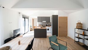 A modern apartment with a kitchen, dining area, and a living room. - La Maison du Parc IV standing parking (Marseille)