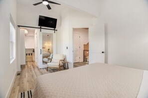 2 Schlafzimmer, Reisekinderbett, kostenloses WLAN, Bettwäsche