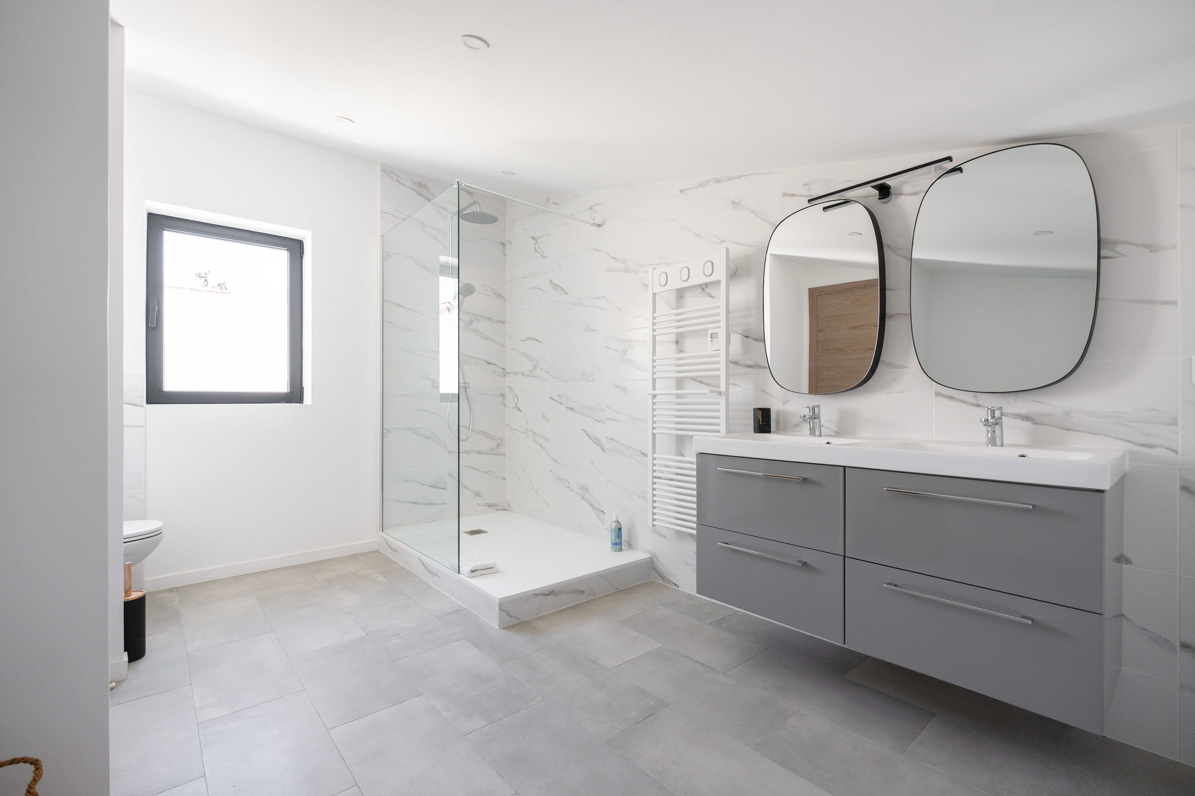 Family Villa | Bathroom | Shower, hair dryer, towels, soap