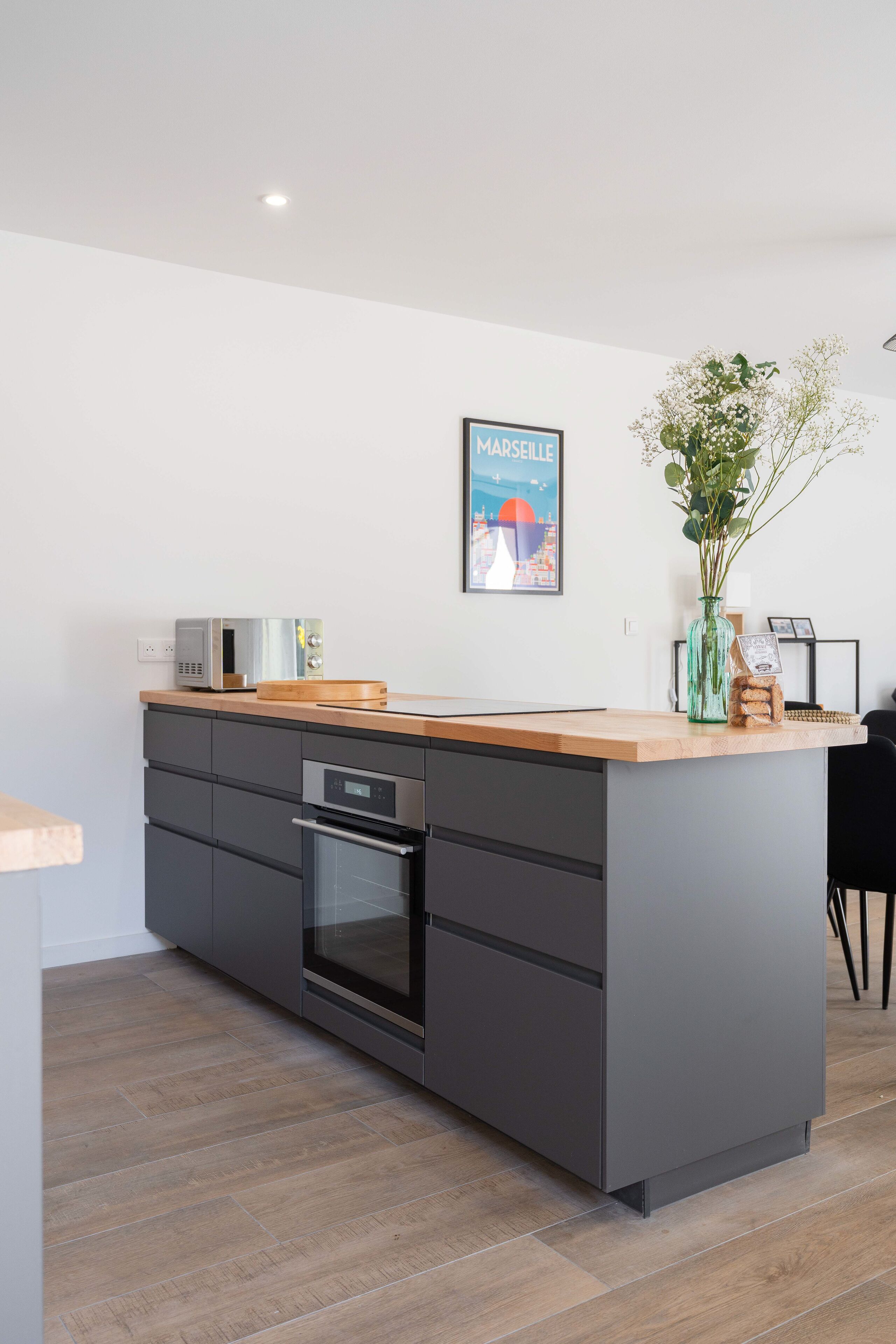 Villa familiare | Cucina privata | Frigorifero con congelatore, microonde, forno, piano cottura