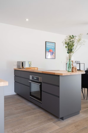 Familie villa | Privékeuken | Een koelkast/vriezer, een magnetron, een oven, een kookplaat