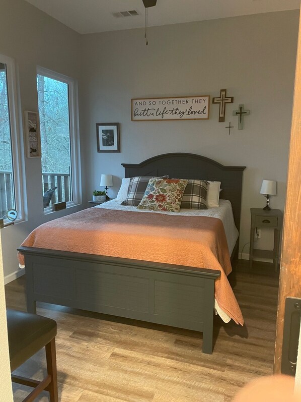 1 bedroom, desk, free WiFi, bed sheets