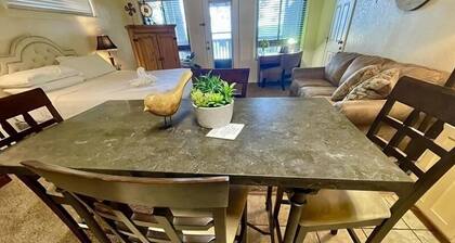 Lake view King Studio with full kitchen, deck overlooking Lake Ouachita, king bed and queen sleeper sofa by RedAwning