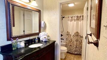 Sèche-cheveux, serviettes fournies